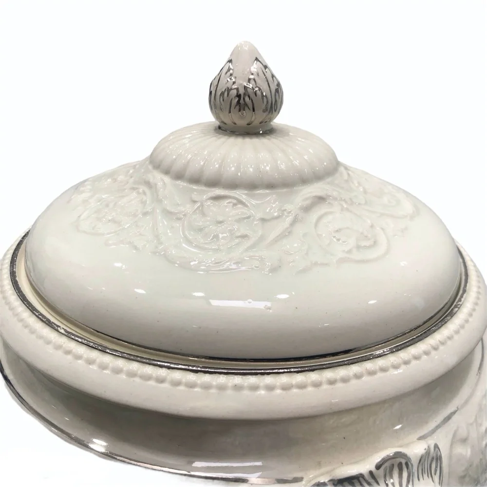VINTAGE WEDGWOOD ETRURIA ENGLAND COVERED PATRICIAN SHAPE TUREEN